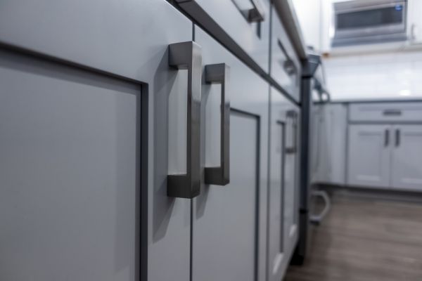 Cost of Hardware Mounting in Bountiful